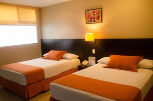 Quarto casal standard, acessível, para não fumantes | Frigobar, cofres nos quartos, quartos à prova de som