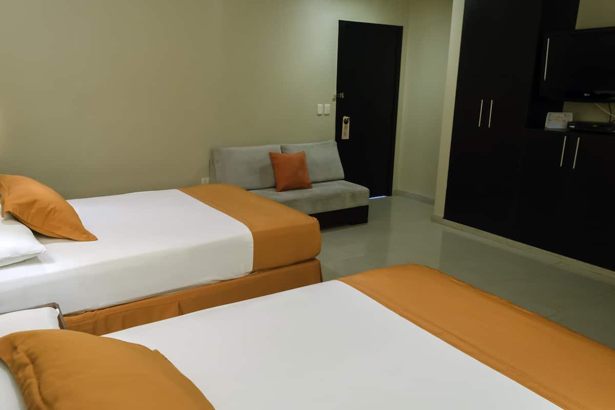 Habitación estándar con 1 cama matrimonial o 2 individuales, 1 habitación, para no fumadores | Minibar, caja de seguridad en la habitación y insonorización