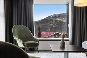 Suite, balkong | Safe på rommet, skrivebord og skrivebord for bærbar PC