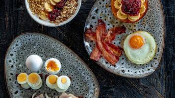 Free daily buffet breakfast