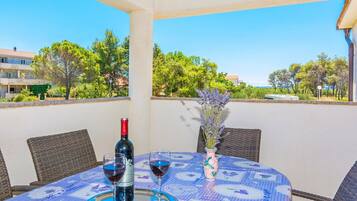 تناول الطعام بالخارج