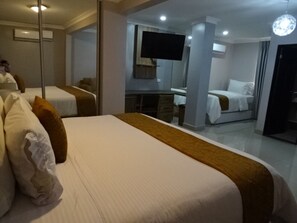 Cortinas blackout, insonorización y tabla de planchar con plancha 