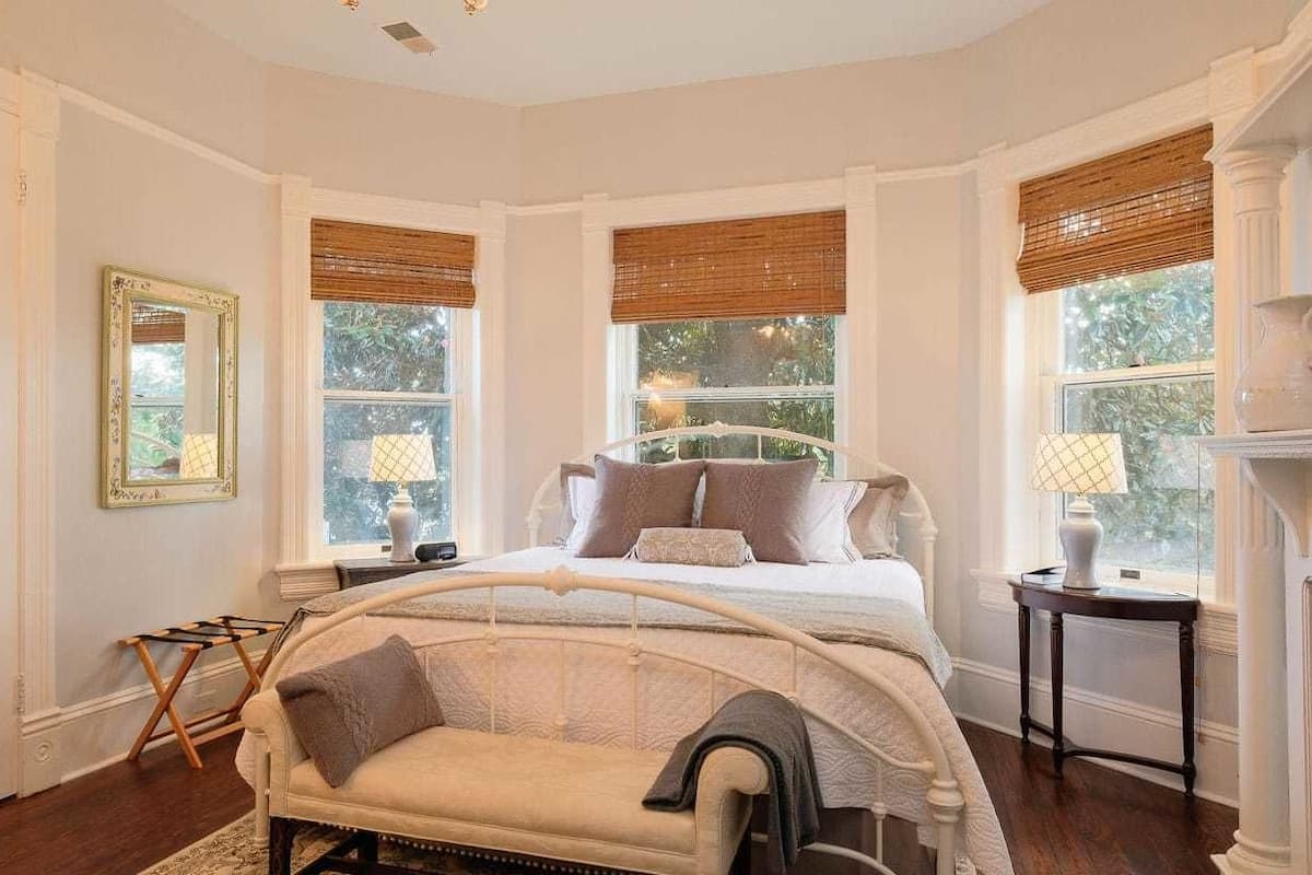 Deluxe Room, 1 King Bed