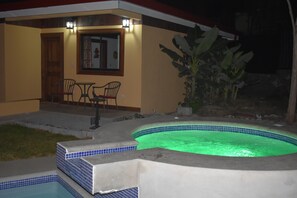Bain à remous extérieur