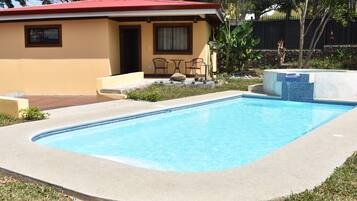 Kolam renang outdoor