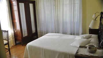 Double Room, 1 Double or 2 Twin Beds | Blackout drapes, cribs/infant beds, rollaway beds, free WiFi