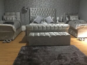 Apartment, 3 Bedrooms | Blackout drapes, iron/ironing board, free WiFi, bed sheets - Crossroad Bungalow (Paisley)