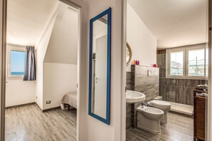 Apartamento, varias camas (Attico Sapore di Mare/4 pax) | Baño
