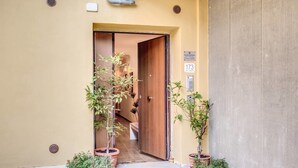 Apartment, 1 Twin Bed (Retro'ROOM/SINGOLA/VATICANO/1pax - Ap) | Property entrance - Retro'room/singola/vaticano/1pax (Rome)