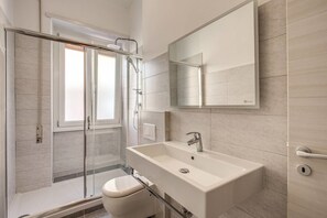 Apartment, Multiple Beds (WILL HOUSE-MAX 10 PAX/BIG HOUSE/GRUPP) | Bathroom - Will House-max 10 Pax/big House/gruppi (Rome)