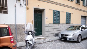 Property entrance - Leone Apartment-san Frediano (Florence)