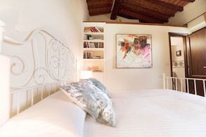 Apartamento, 2 camas de casal (Leone Apartment-San Frediano) | 2 quartos, camas com colchões pillow-top