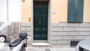 Property entrance - Leone Apartment-san Frediano (Florence)