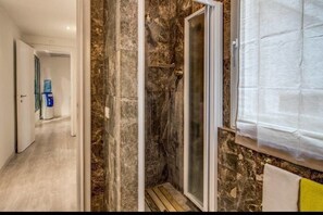 Apartment, 1 Double Bed with Sofa bed | Bathroom shower - Retro2 Vaticano-max 4 pax (Rome)