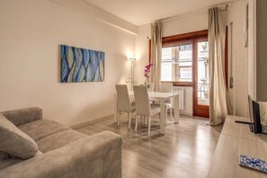 Living area - Retro2 Vaticano-max 4 pax (Rome)