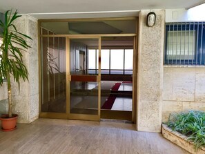 Interior entrance - Retro2 Vaticano-max 4 pax (Rome)