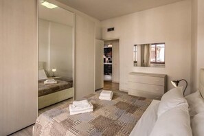 2 bedrooms, desk, laptop workspace - Retro2 Vaticano-max 4 pax (Rome)