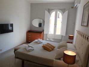 شقة - عدة أسرّة (Close to the Spanish Steps, WIFI, A/C) | 2 عدّة غرف نوم ومكواة/لوح كي وواي فاي مجانًا