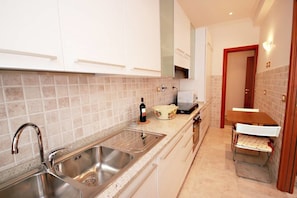 Apartment, Multiple Beds (Finely renovated, Jacuzzi, terrace - ) | Private kitchen
