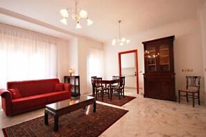 Appartement, plusieurs lits (Finely renovated, Jacuzzi, terrace - ) | Coin séjour