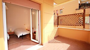 Apartment, Berbilang Katil (Finely renovated, Jacuzzi, terrace - ) | Balkoni