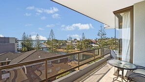 Outdoor dining - Sundial 602, Hollingworth Street (Port Macquarie)