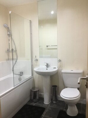 Apartment, 2 Bedrooms | Bathroom | Shower, free toiletries, hair dryer, towels