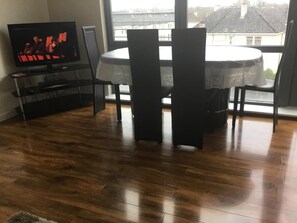 32-inch LCD TV with digital channels, TV - Brabloch Park Apartment (Paisley)