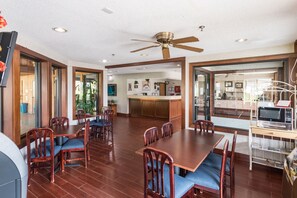 In-room dining - Quality Express Inn & Suites (Mineralwells)