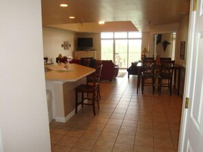 Interior - 9104 Towers, Fantastic lake views! Quiet! Elevators, Indoor/Outdoor Pools. Wifi (Osage Beach)