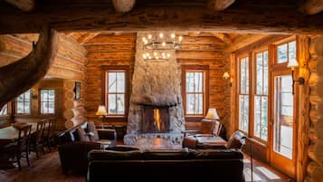 Log Cabin | Living area | Fireplace