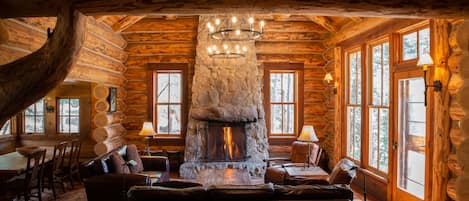 Log Cabin | Living area