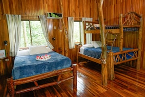 The Hummingbird Tree House | Sengetøy av topp kvalitet, safe på rommet og individuelt dekorert
