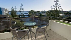Outdoor dining - Sundial 503, Hollingworth Street (Port Macquarie)