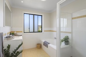Separate tub and shower - Amara - Pet Friendly Beachside Escape (Port Macquarie)