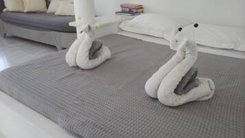 8 bedrooms, in-room safe, desk, iron/ironing board