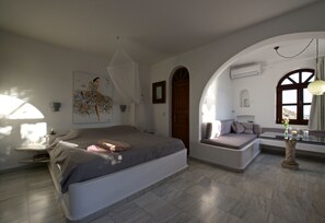 8 chambres, coffres-forts dans les chambres, bureau