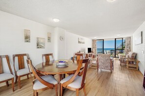 Dining - Beachpark 10 - Flynns Beach Ocean Views (Port Macquarie)