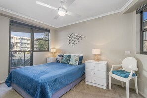 3 bedrooms, iron/ironing board, bed sheets