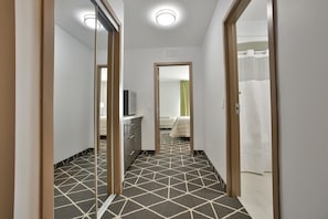 Luxury Double Room Single Use, 2 Queen Beds, Garden View