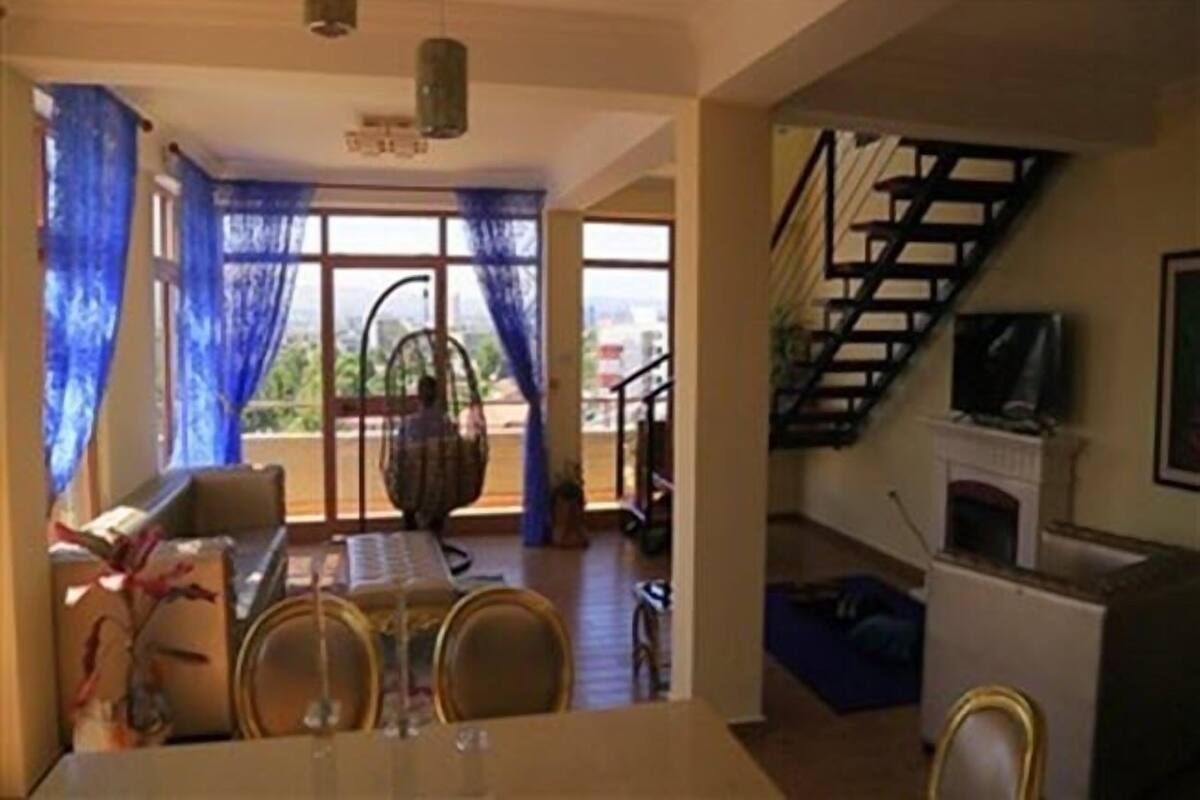 Caja de seguridad en la habitación y sistema de insonorización