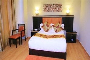 In-room safe, soundproofing, free WiFi, bed sheets