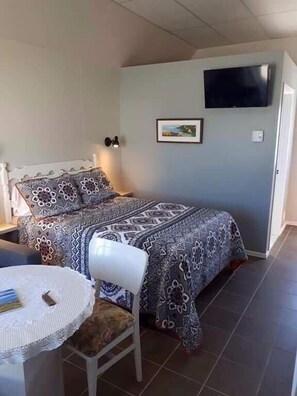 Verdunkelungsvorhänge, Bügeleisen/Bügelbrett, kostenloses WLAN