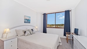 2 bedrooms, iron/ironing board - Akuna 18, 6 Joffre Street (Port Macquarie)