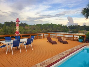 Outdoor dining - 3BR Waterfront Oasis w/ Private Solar Heated Pool and Spacious Deck (Holiday)