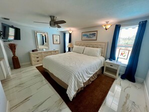 3 bedrooms, iron/ironing board, free WiFi, bed sheets - 3BR Waterfront Oasis w/ Private Solar Heated Pool and Spacious Deck (Holiday)