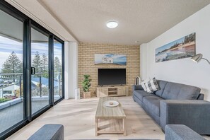 Living area - Tasman Towers 5 - Three Bedrooms With Pool In Town (Port Macquarie)