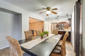 Dining - Phoenix Home w/ Pool, Near Golf, Hiking & More! (Phoenix)