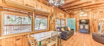 Ruidoso Cabin w/ Hot Tub - 2 Mi to Grindstone Lake