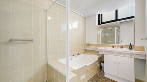 Unclassified image, 5 of 17, button - Tasman Towers 12, 3 Munster Street (Port Macquarie)